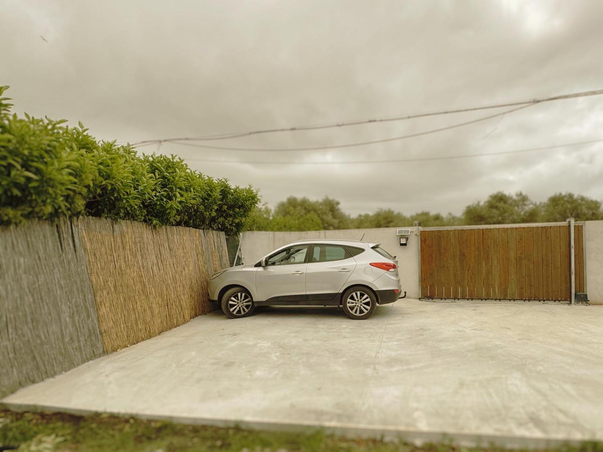 Algherolux -Free Secure Gated Parking For Cars And Motorbikes Exterior photo